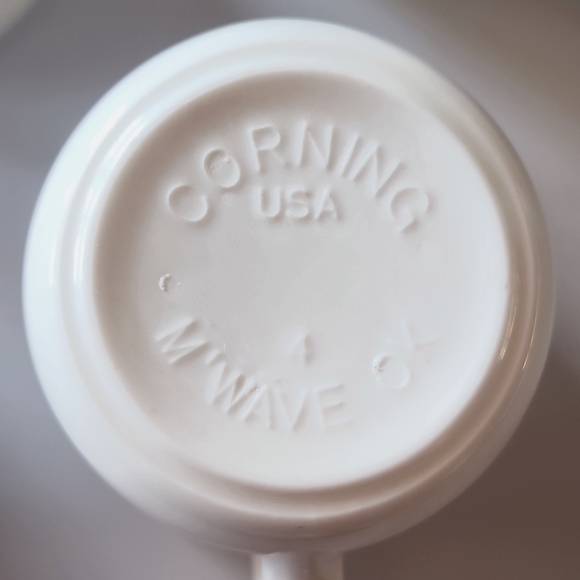 4 pieces of Corningware USA, Blue Floral  Coffee/Tea Mugs. - Picture 6 of 9